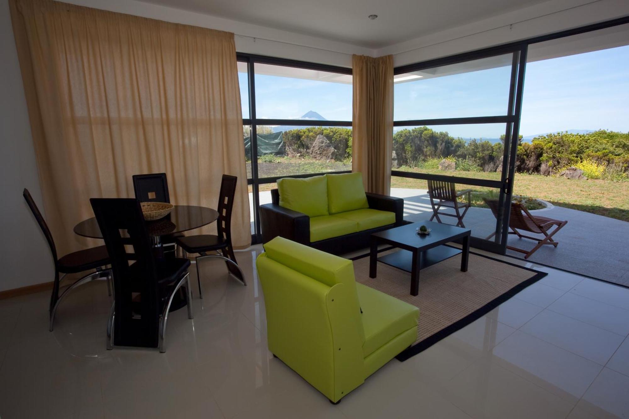 Cantinho Buganvilias At**** Gasthof 4*
